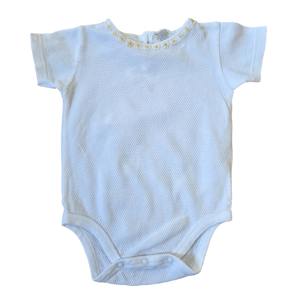 Vintage 1990s Y2K Old Navy white and yellow flower short sleeved onesie